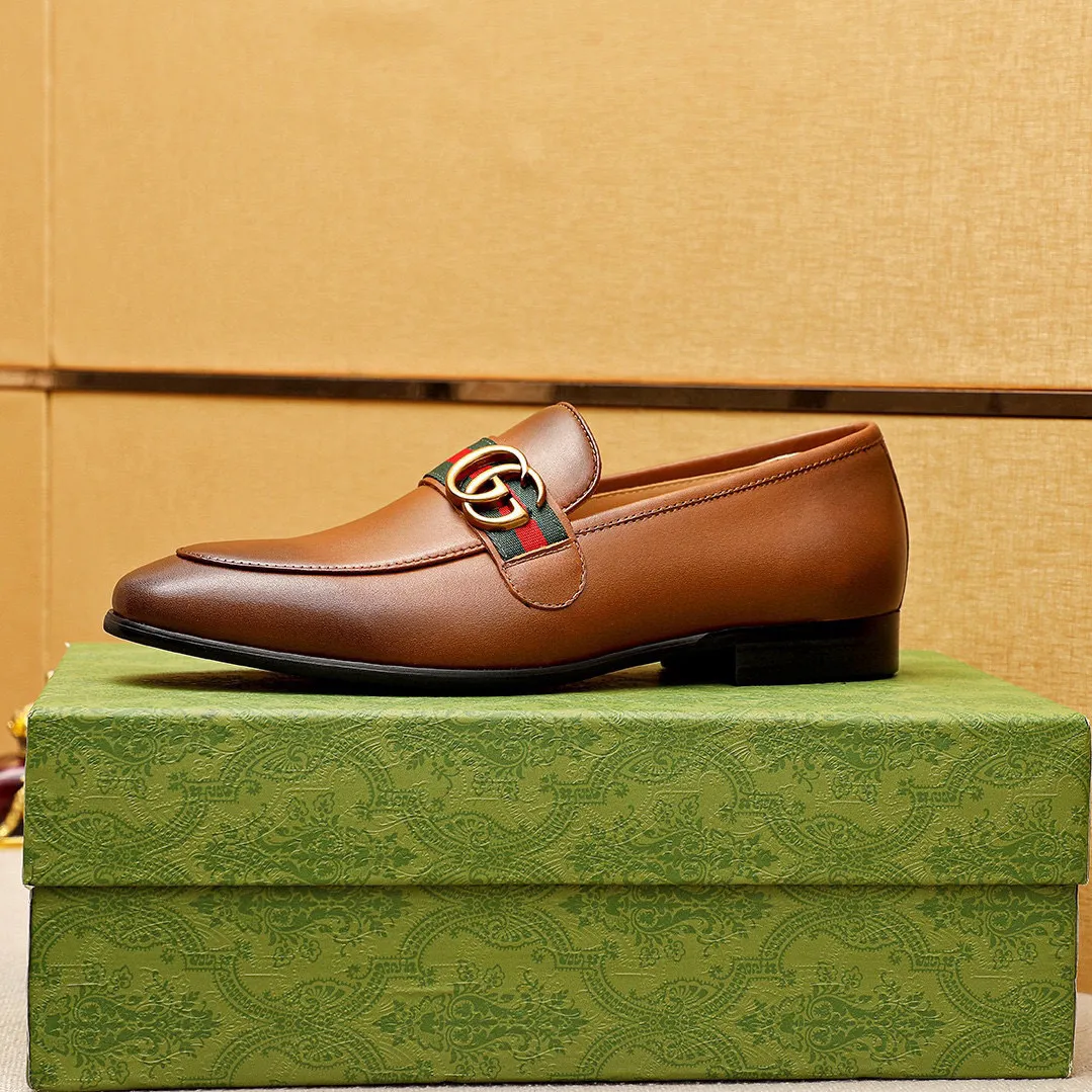 Men's shoes 💰400 💐 Product trademark: GUCCI "Gucci" casual leather shoes Regular size: 38-44 (45🉑️customized) Product materials: Selected imported first-layer calfskin upper + luxury hardware buckle, imported cowhide leather lining. Strong three-dimensional visual effect, rubber outsole Color: 2⃣️colors available